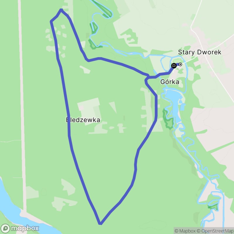 Spacer z łatwym terenem, długości 8 km, zaczynający się w Starym Dworze - Stary Dworek