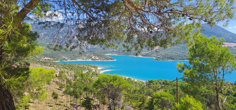 Vue sur le lac de St Croix - Moustiers-Sainte-Marie