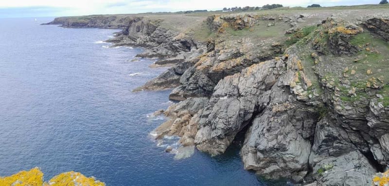 Randonnée ile de Groix : vue sur la mer et le coucher de soleil depuis les falaises
