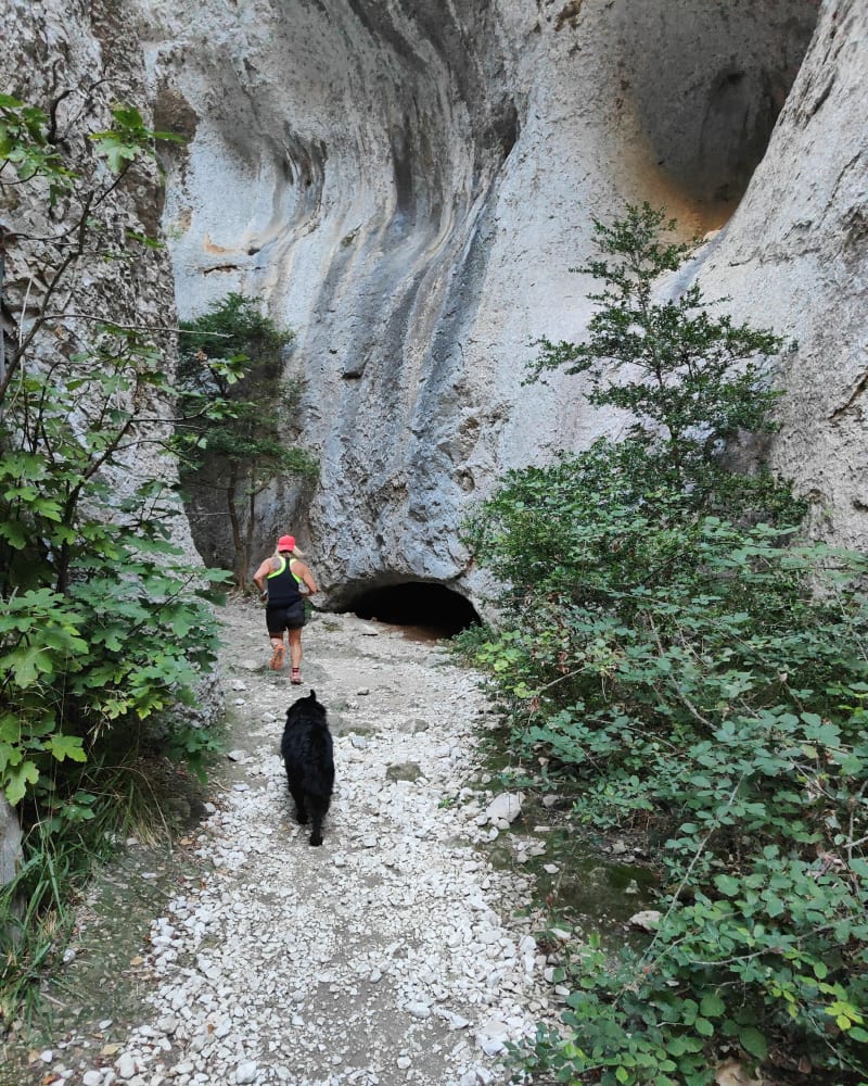 Trail dans les Gorges du Regalon, par Crau des Mayorques - Cheval-Blanc