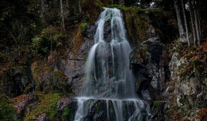 Vue sur la cascade du Hohwald en Alsace.