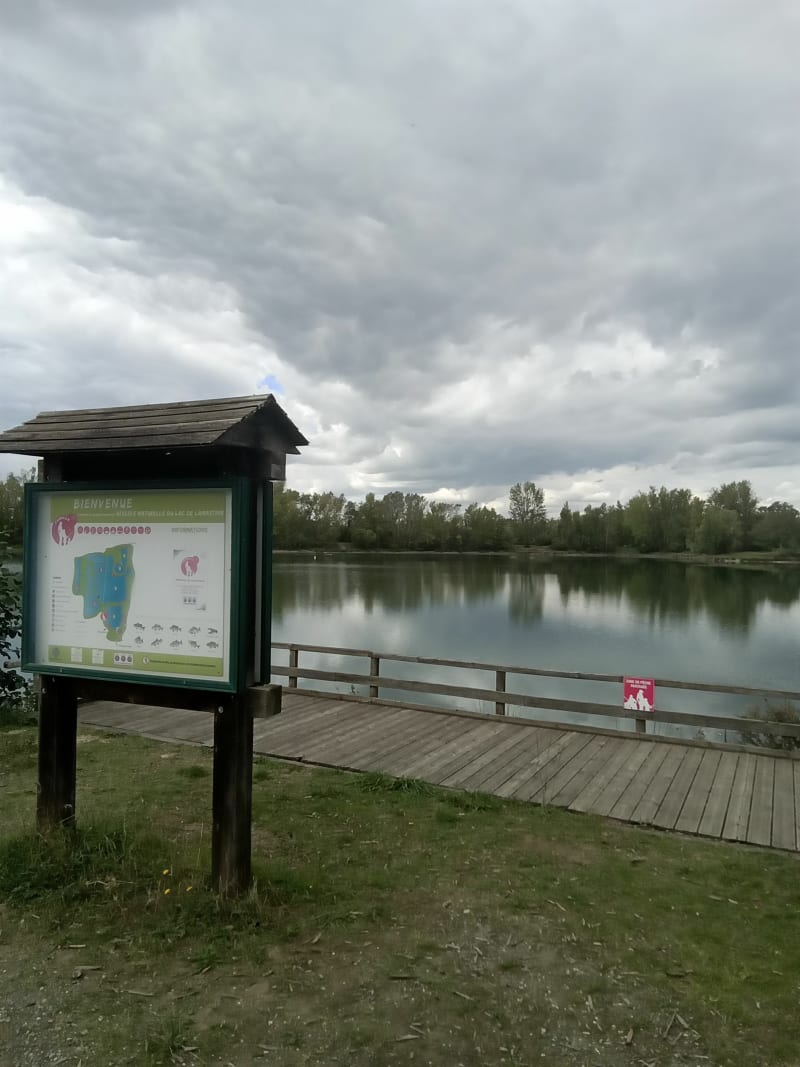 La tranquillité en zone urbaine au lac de Lamartine - Roques