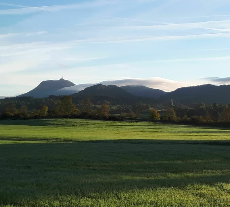 Nébouzat et Tour du Puy de Pourcharet - Nébouzat