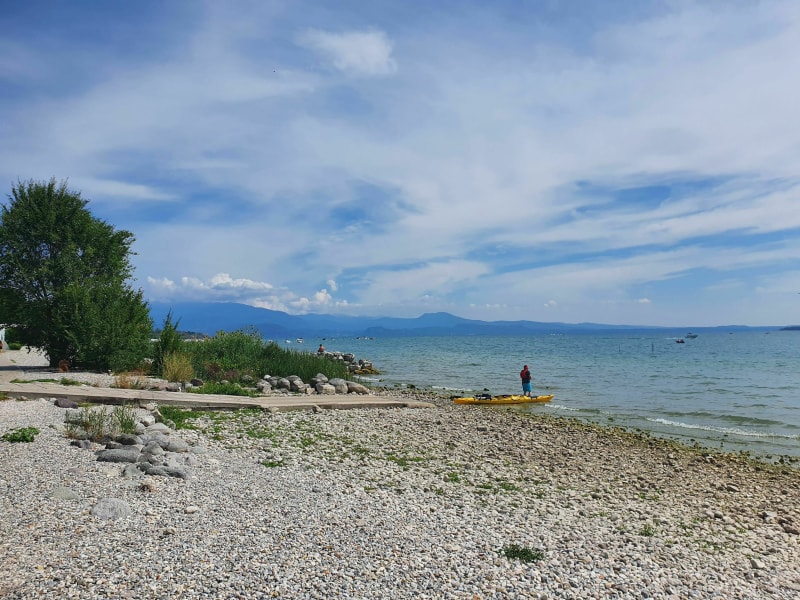 De chaque côté du port de Moniga del Garda - Moniga del Garda