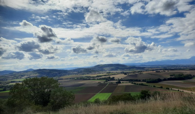 La tour de Courcour à Seychalles et Puy de Courcour - Seychalles