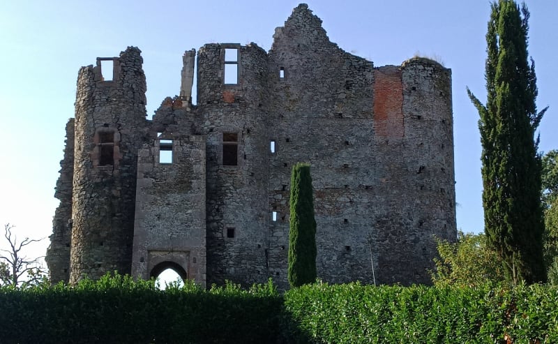 Château, étang, manoir, par la Chaperonière - Beaupréau-en-Mauges