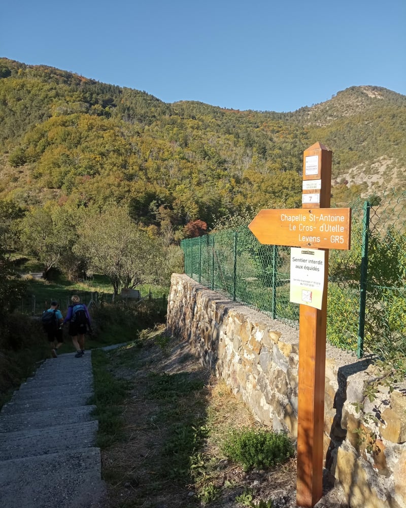 Utelle et ses châtaignes en octobre - Utelle