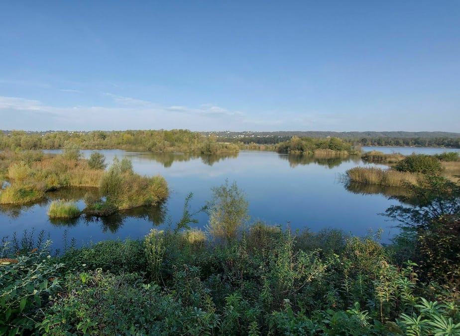 Découverte du lac des Eaux Bleues, dans le Grand Parc de Miribel-Jonage   Bonjour ! Julien nous emmène aujourd'hui sur son float tube pour aller  chercher maître Esox, sur l'un des plus