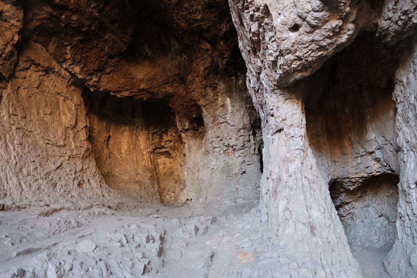 La grotte du Mueron dans les gorges du Blavet