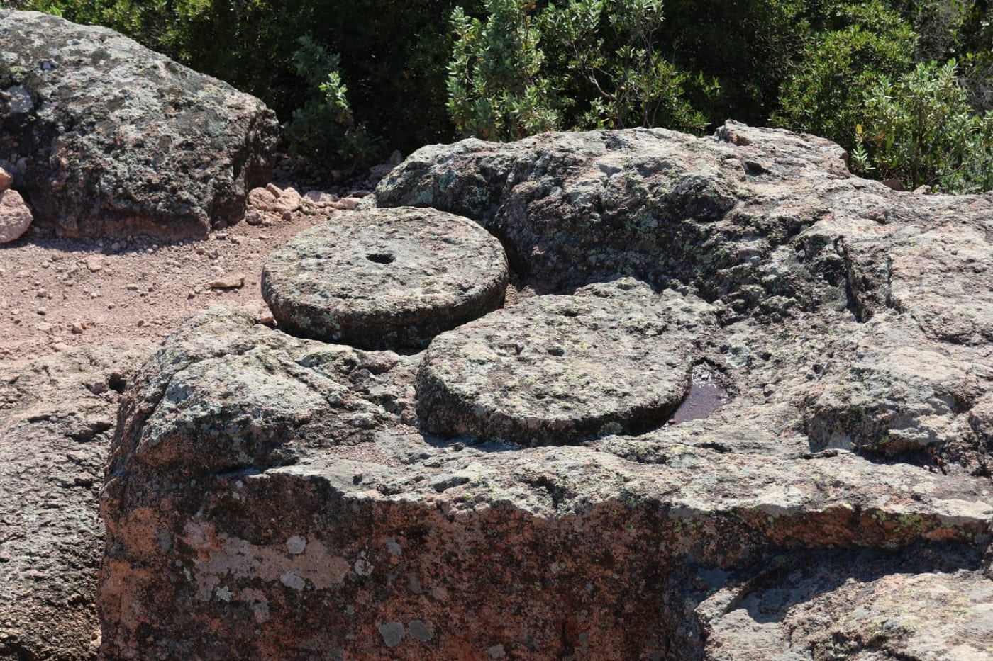 Les meules des tailleries dans les gorges du Blavet