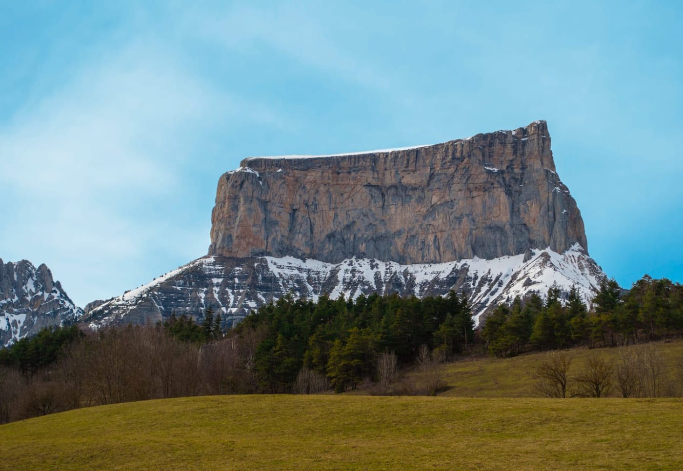 Le mont Aiguille, dans le Vercors, visible lors d'une randonnée facile 