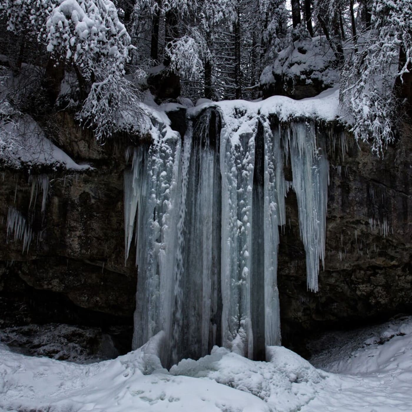 Randonnée raquettes Vercors : la cascade de la Fauge glacée, autour de Villard-de-Lans