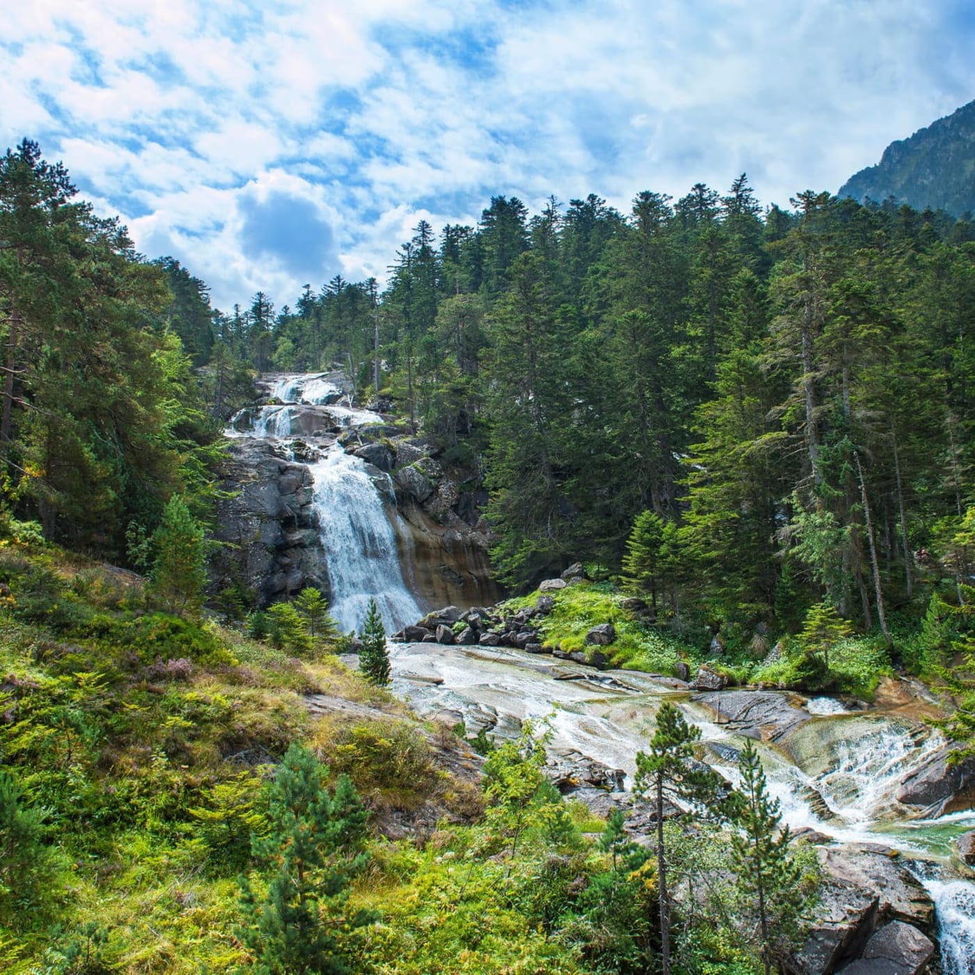 Cauterets et sa cascade avant le pont d'Espagne