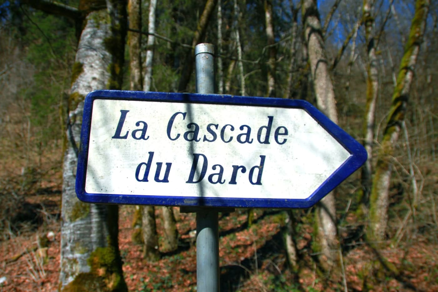 Randonnée cascade du Dard : panneau indiquant la direction de la cascade