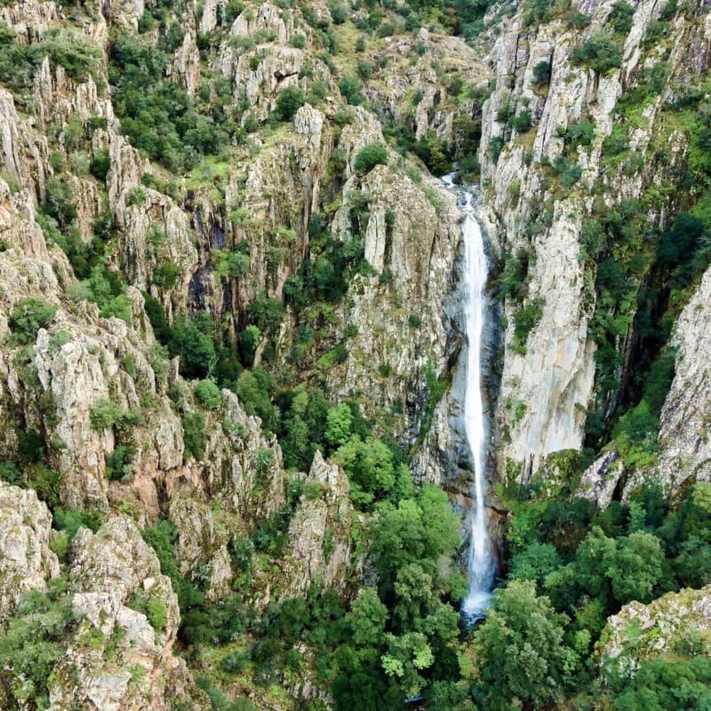 Randonnée Piscia di l'Onda : vue aérienne de la cascade