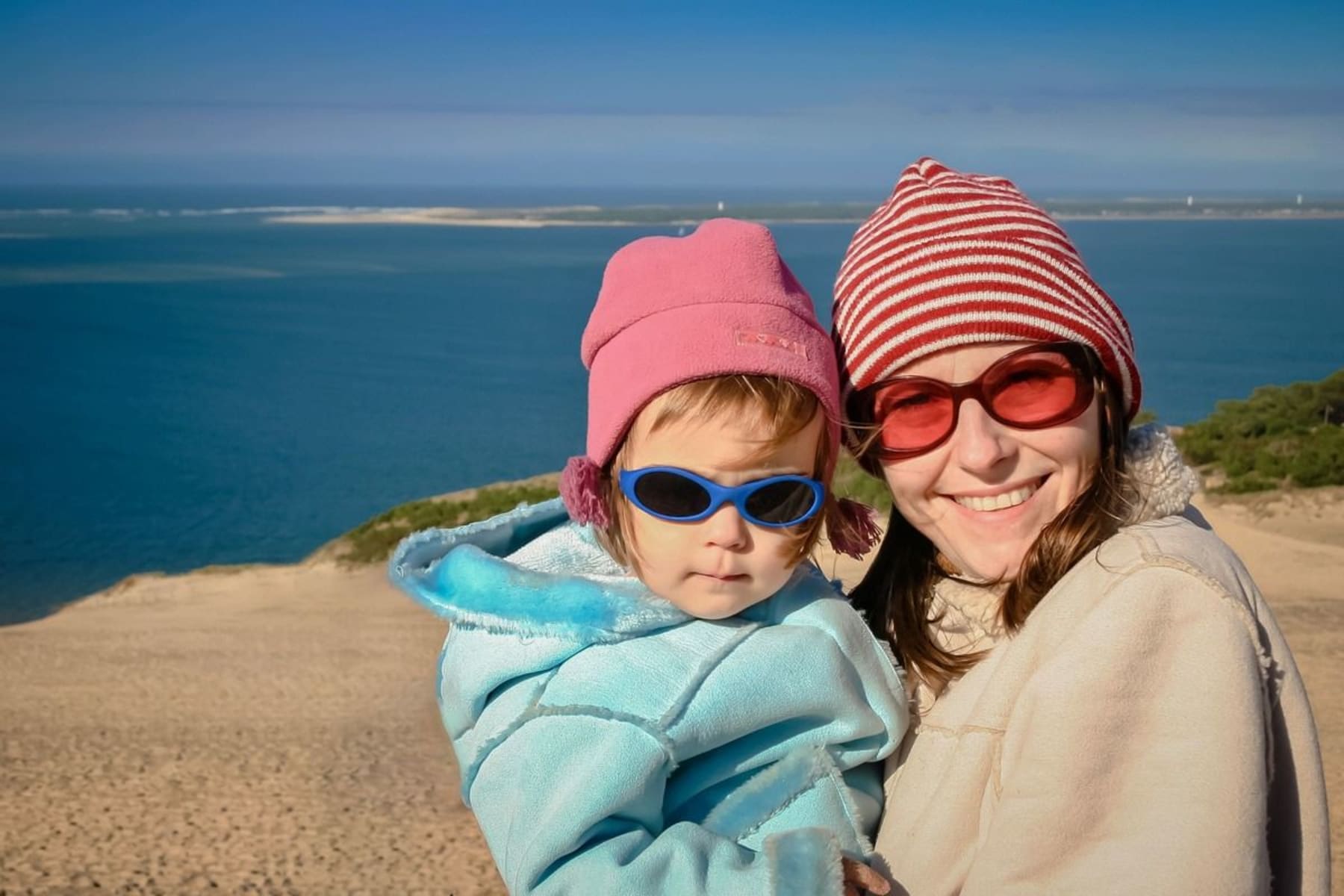 Une famille en balade sur la dune du Pilat