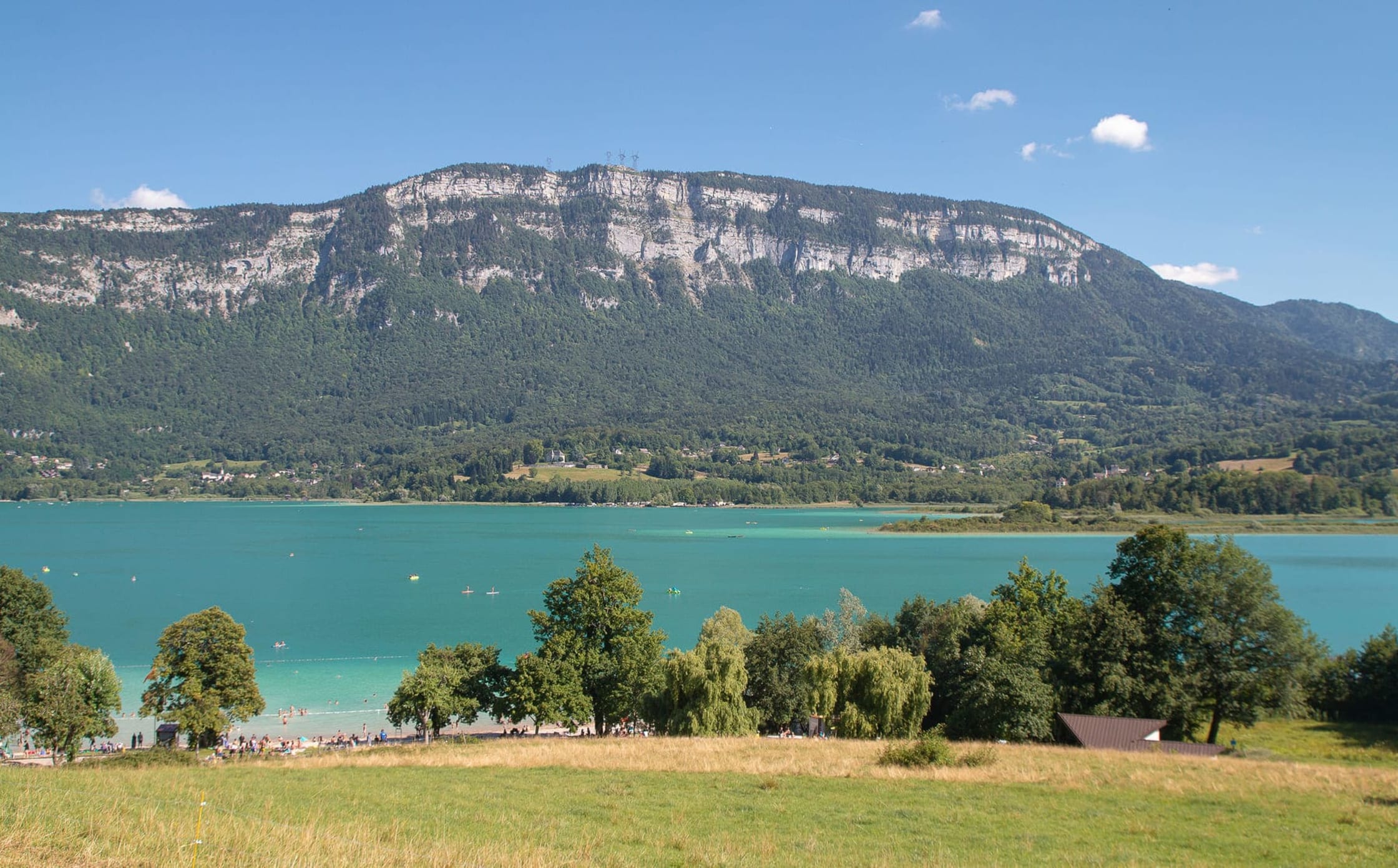 Le mont Grêle depuis le lac d'Aiguebelette