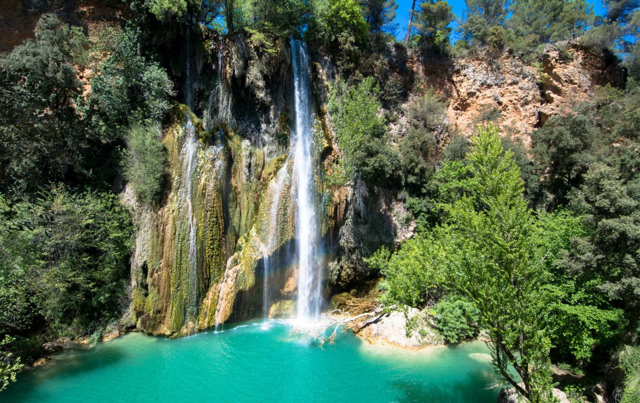 La cascade de Sillans et sa vasque turquoise