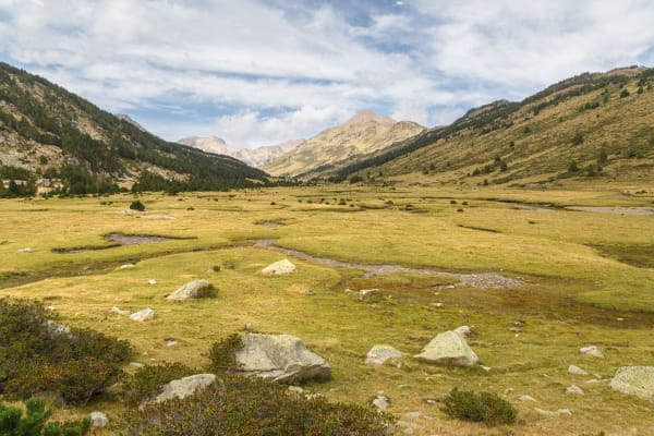 Paysage le long du sentier de randonnée au pic Carlit