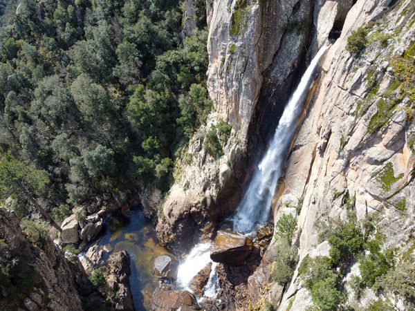 Cascade de Piscia di Gallu : randonnée au pied d’un géant