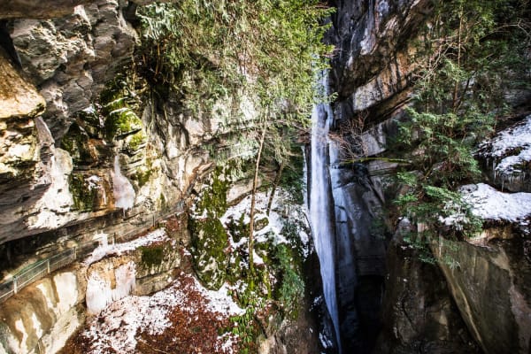 La cascade d'Angon près d'Annecy en hiver