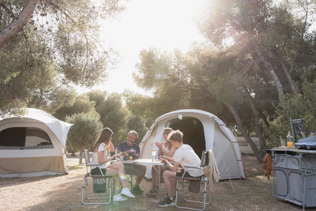 Plus d'emprunts : location de tente & matériel de camping
