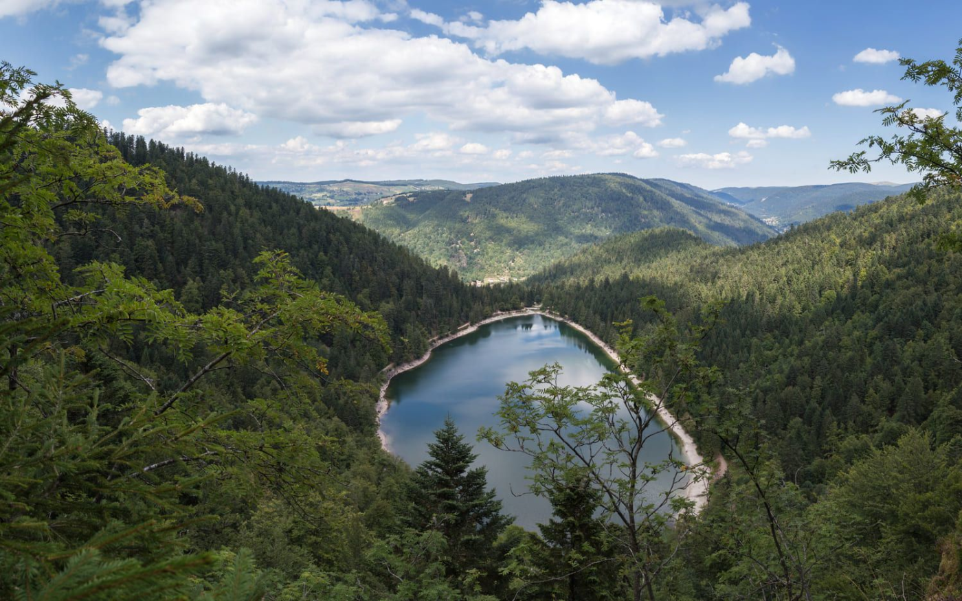 Le lac des Corbeaux vu depuis le belvédère de la roche