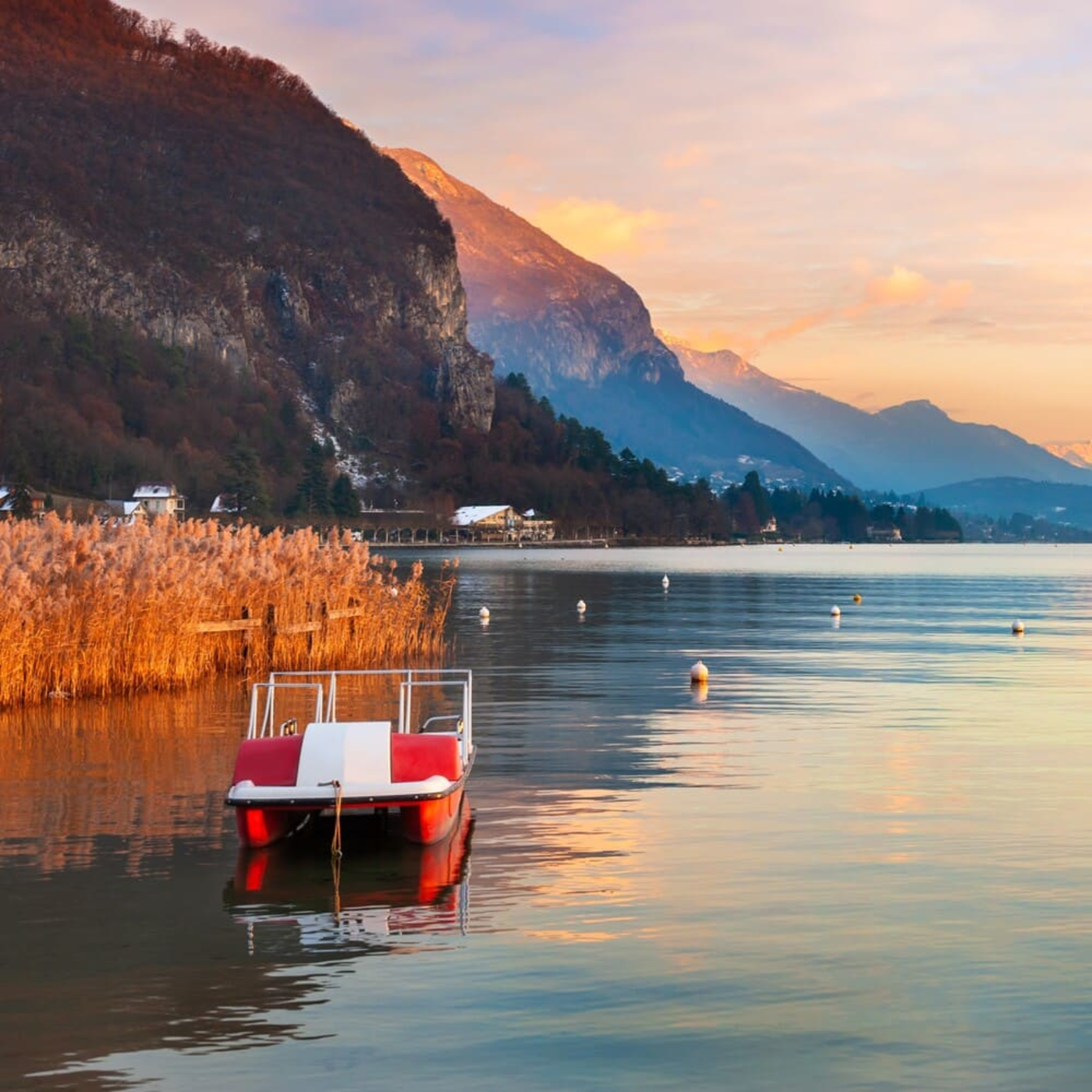 Lacs Haute-Savoie : randonnée au lac d'Annecy en fin de journée