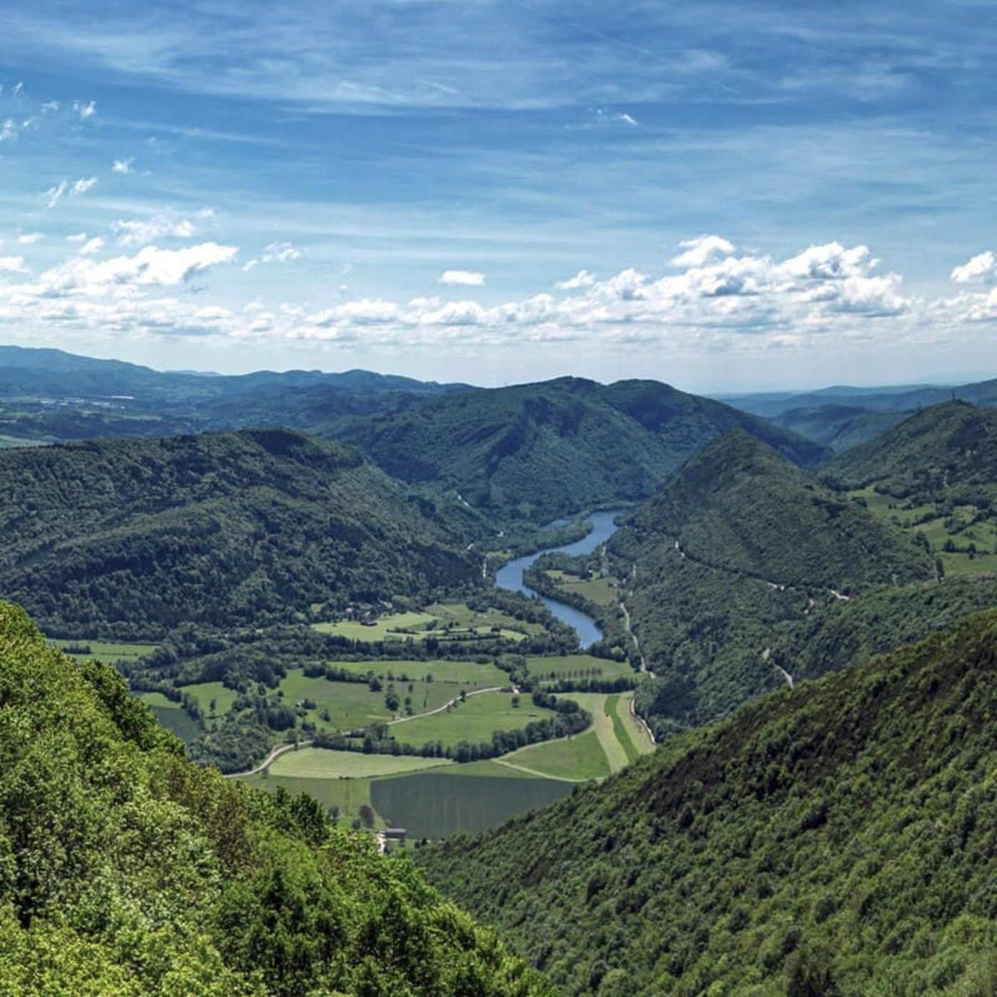 Randonnée au pic d'Oliferne, vue sur les montagnes du Jura