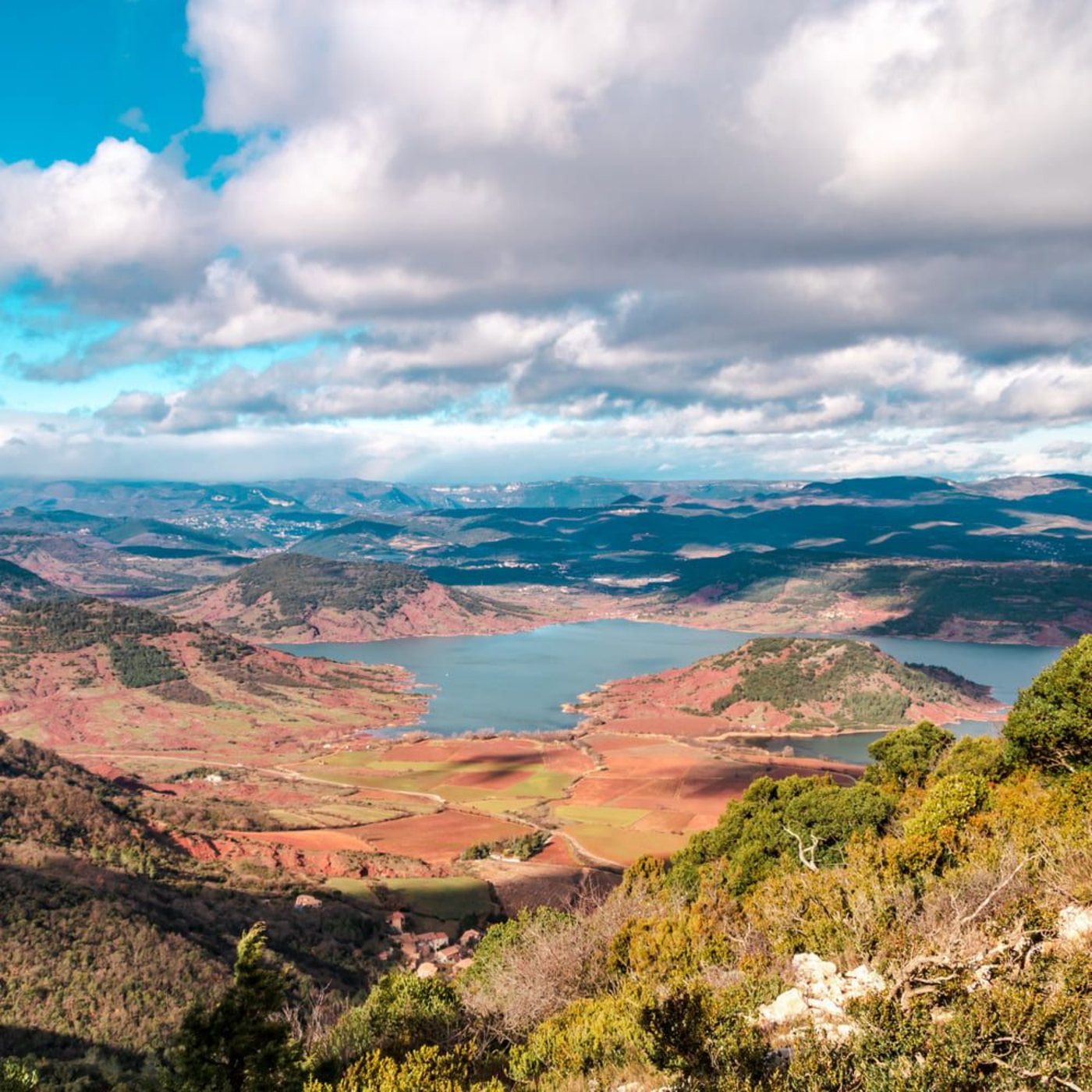 Le lac Salagou vu depuis le mont Liausson, au dessus du cirque de Mourèze