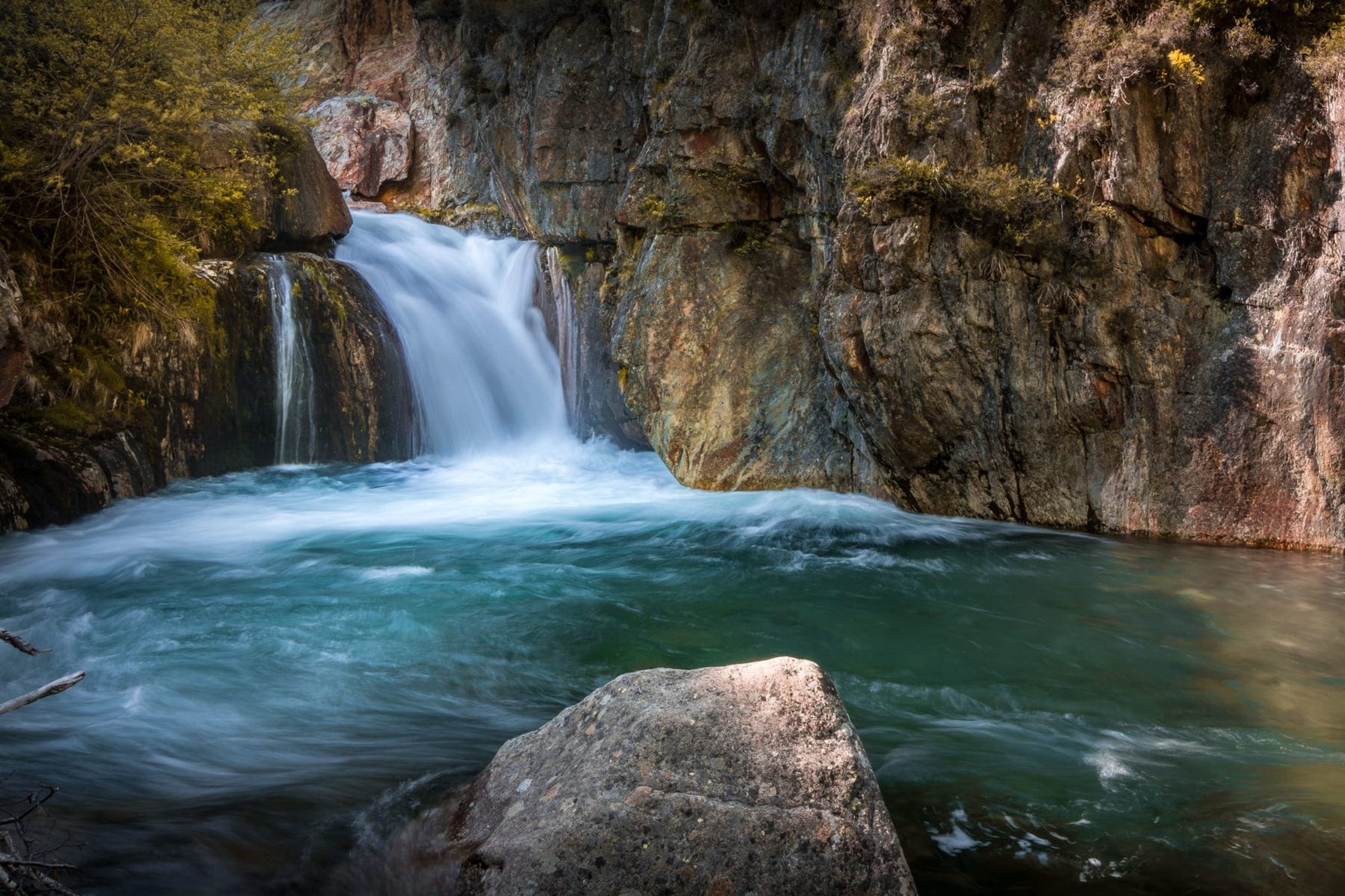 La cascade de l'Artigue et sa vasque turquoise