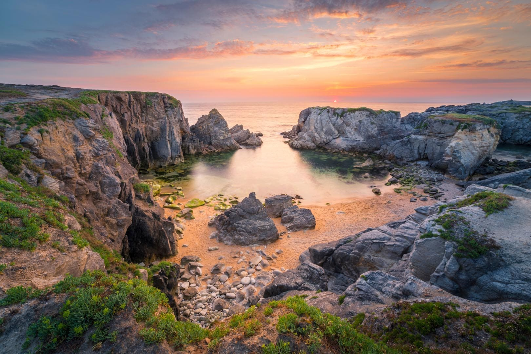 Randonnée en Bretagne le long des falaises