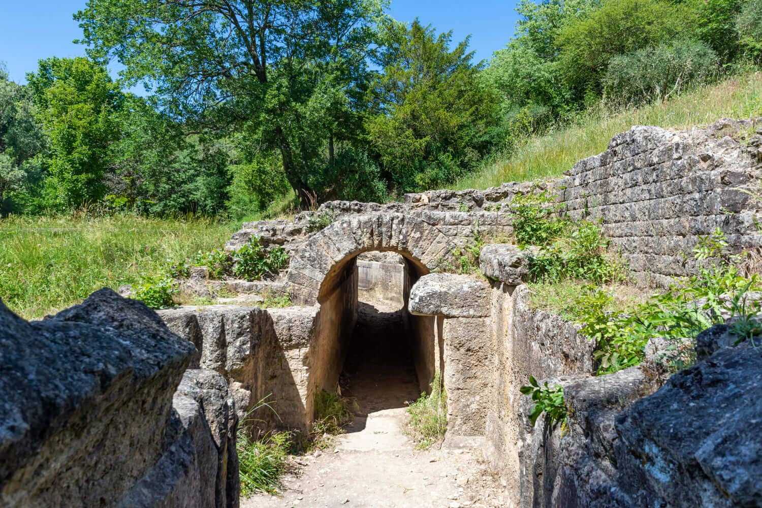 Les vestiges de l'aqueduc de la vallée de l'Eure à Uzès