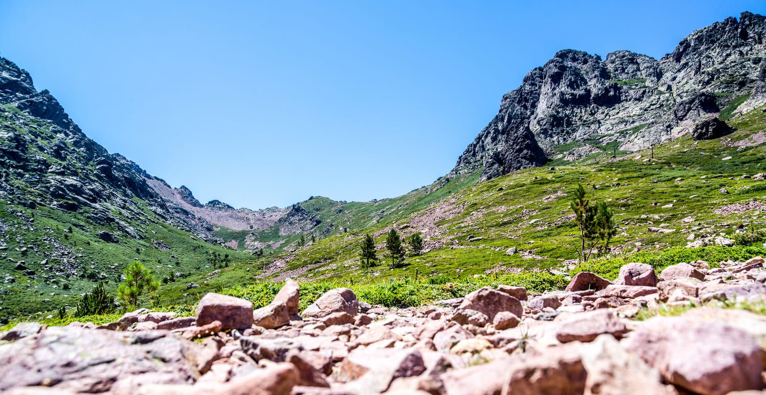 La randonnée au Monte Cinto avec ses pierriers et alpages.