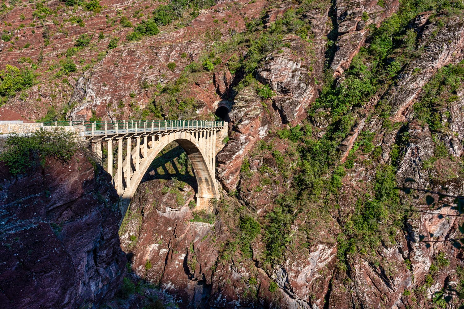 Le pont de la Mariée dans les gorges de Daluis