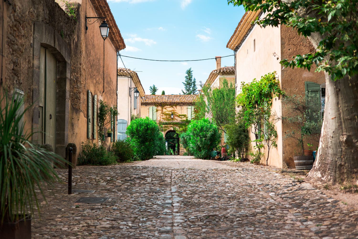 Le village de Villeneuvette, près du village de Mourèze