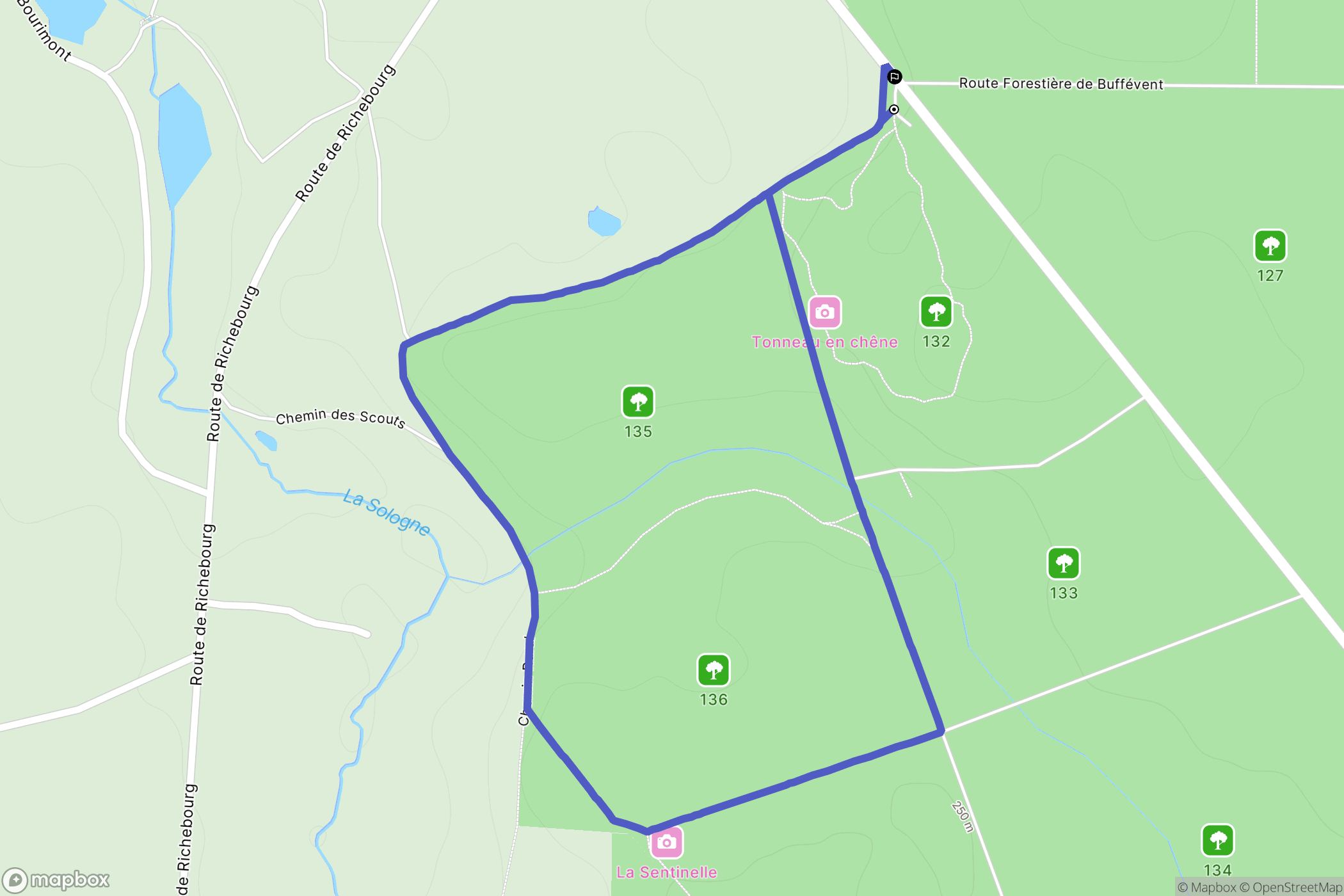 Ainay-le-Château : carte du parcours de randonnée - France