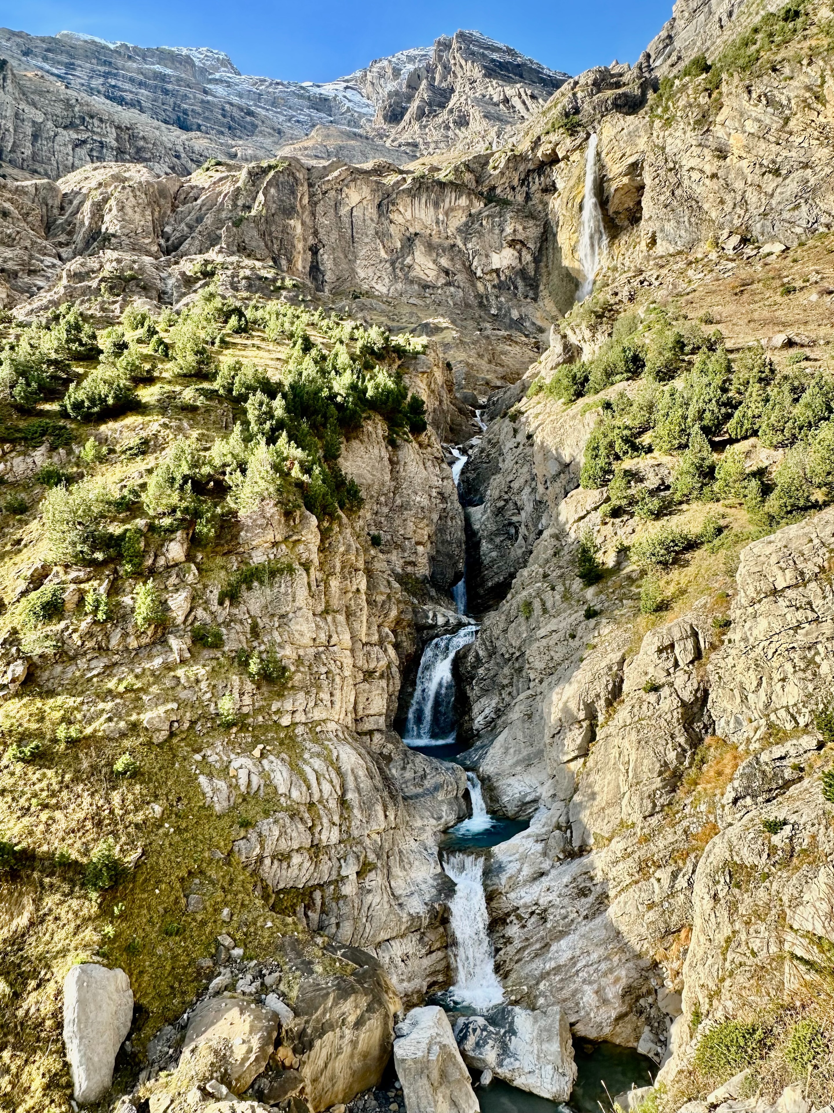 Chemin de la cascade de Larri