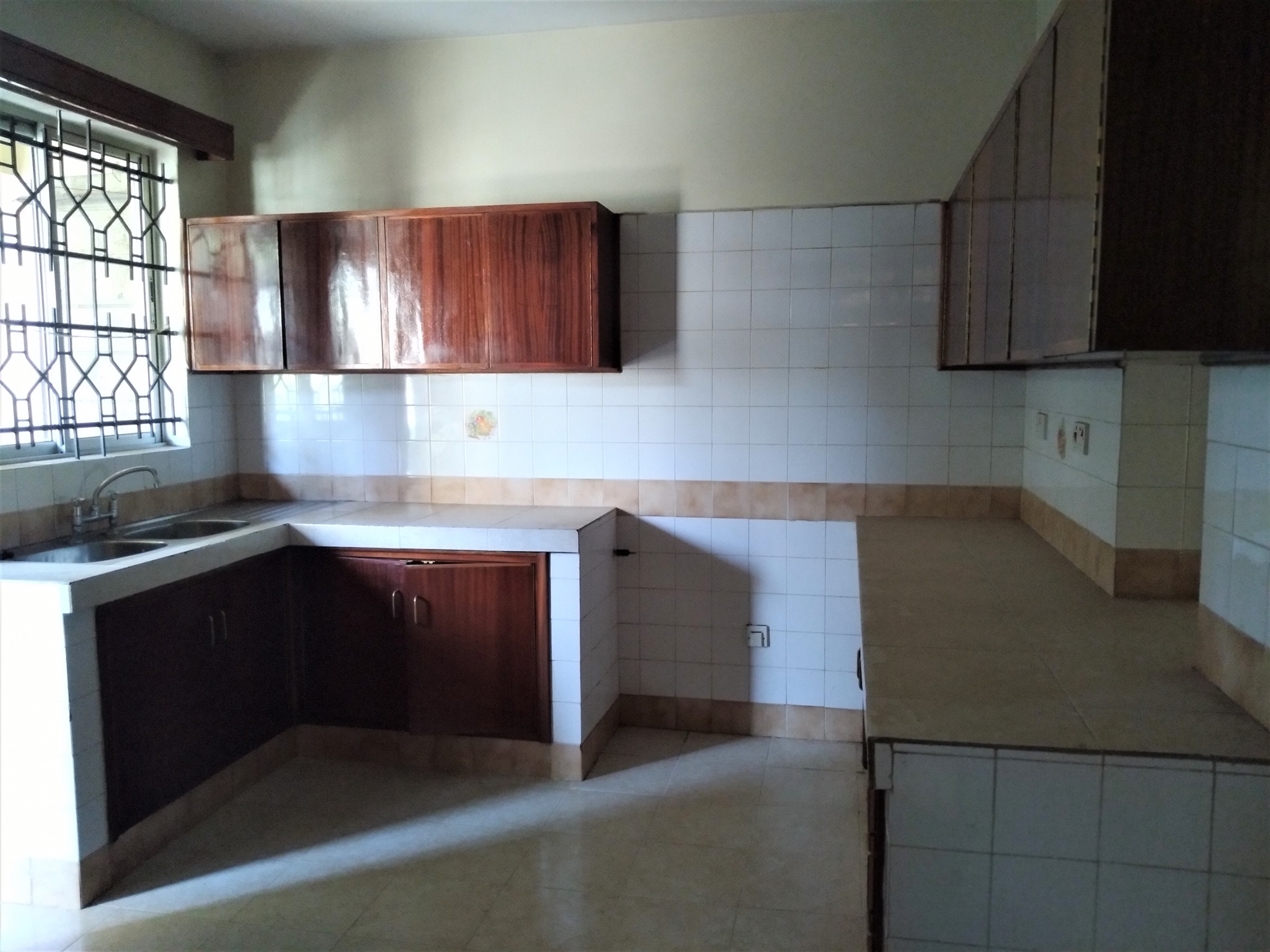 4 bedroom maisonette plus Sq in Brookside, Westlands