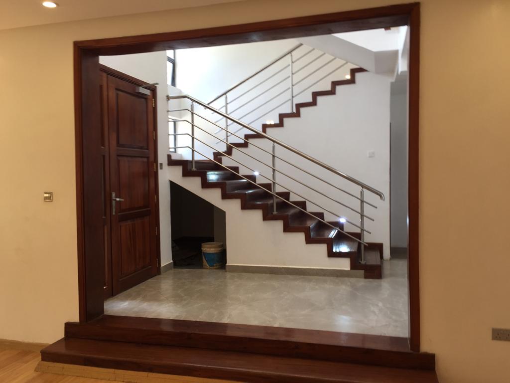 5 Bedroom Townhouse for Sale