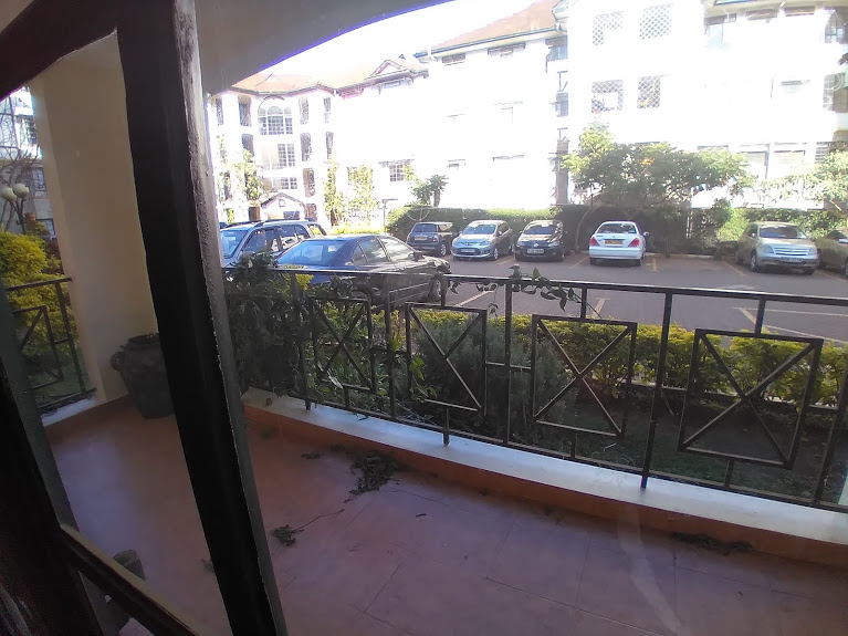 Unfurnished 3 Bedroom Plus Dsq Apartment