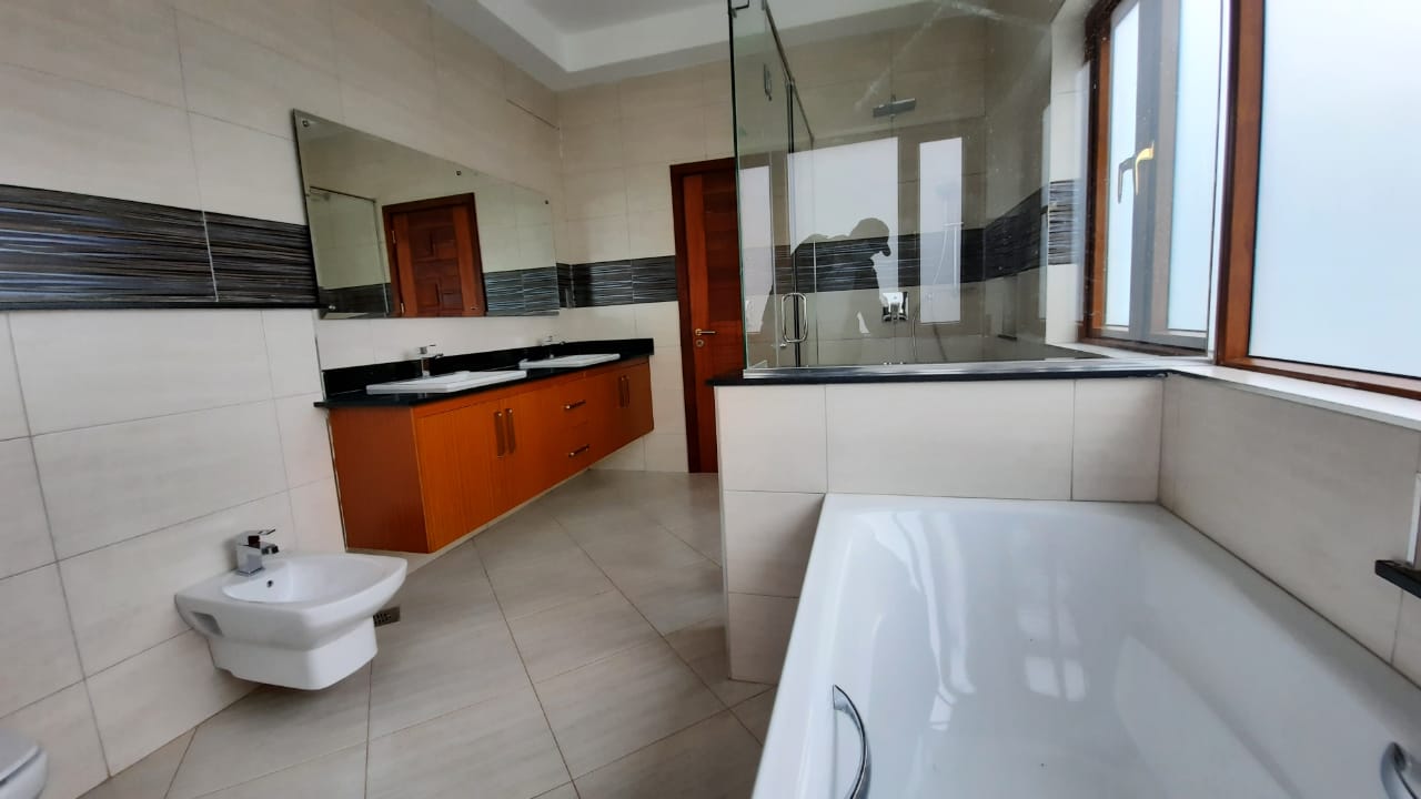 5 Bedroom House in Lavington