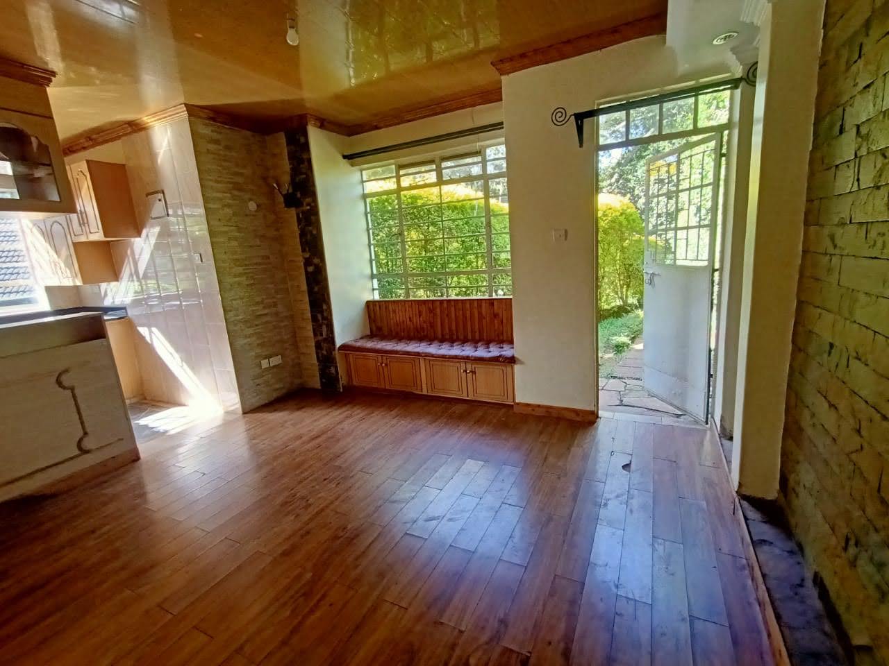 2 Bedroom plus Dsq Cottage in Lavington area