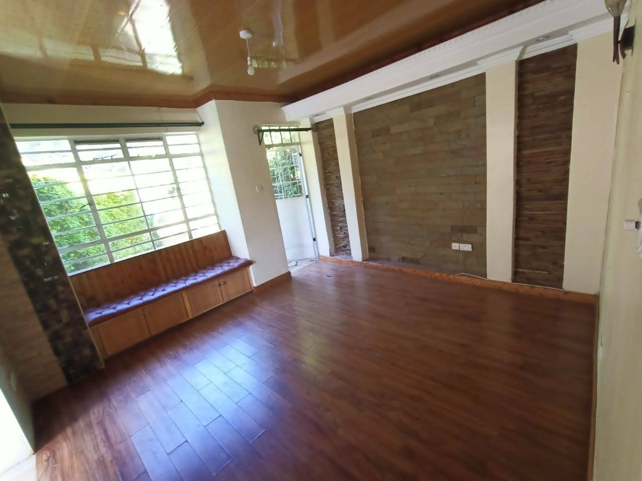 2 Bedroom plus Dsq Cottage in Lavington area