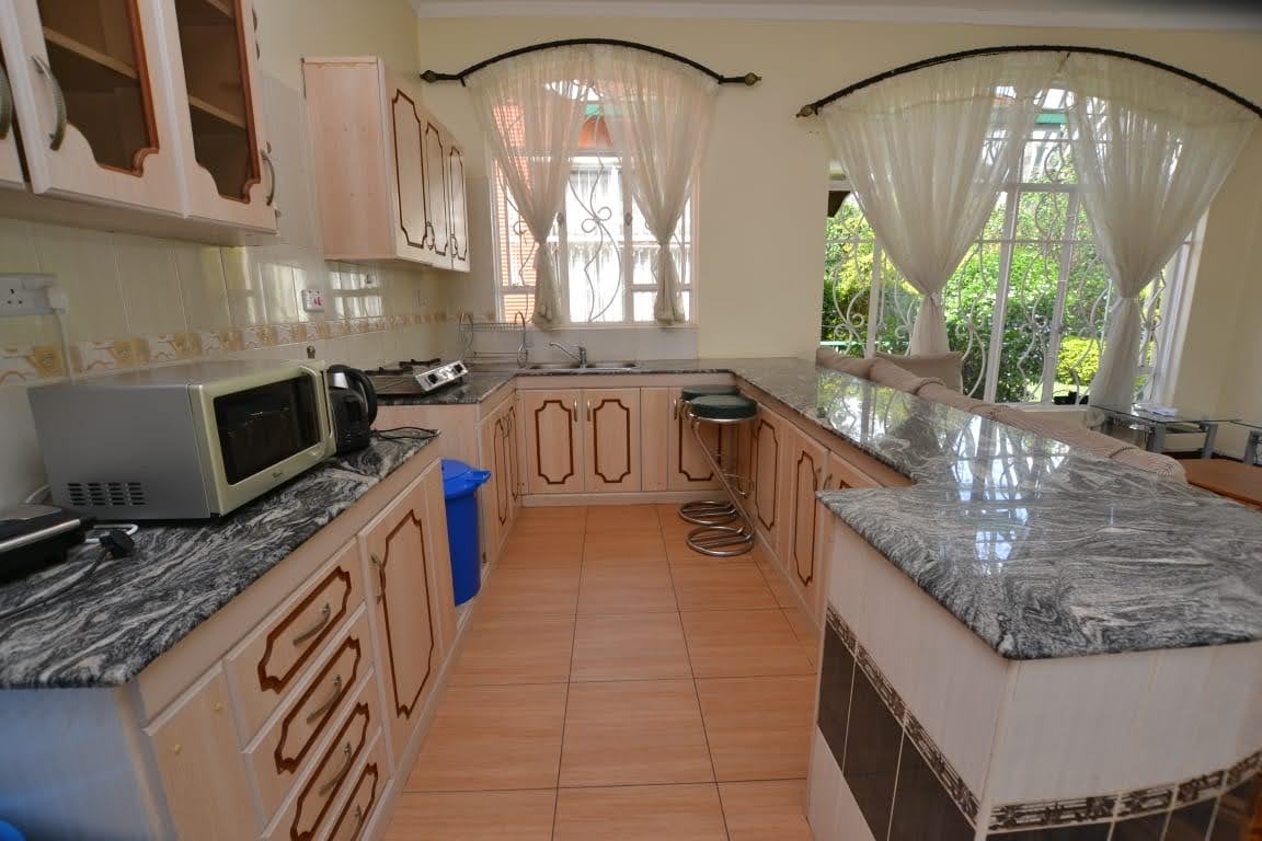 2 Bedroom Furnished Cottage in Lavington