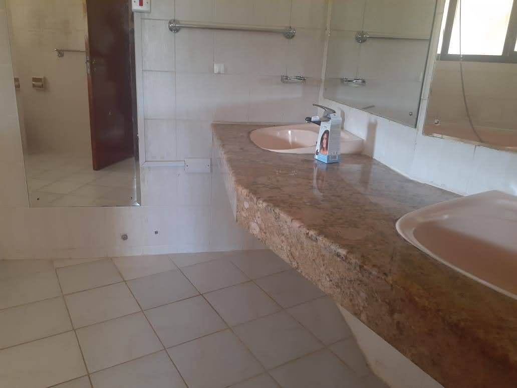 4 Bedroom House in Nyari