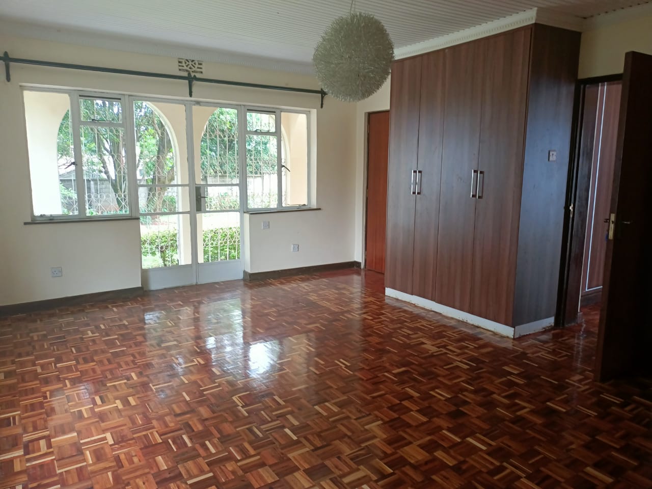 4 Bedroom House in Nyari