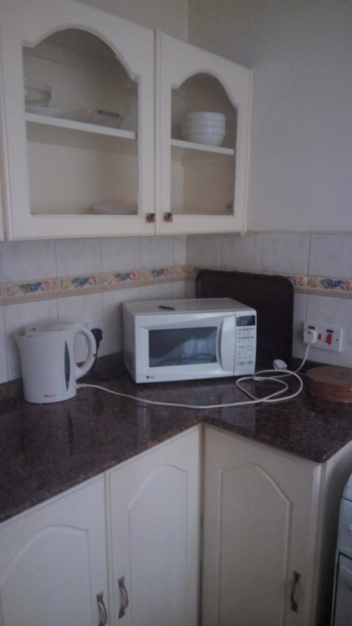 Furnished 3 Bedroom Apartment in Riverside