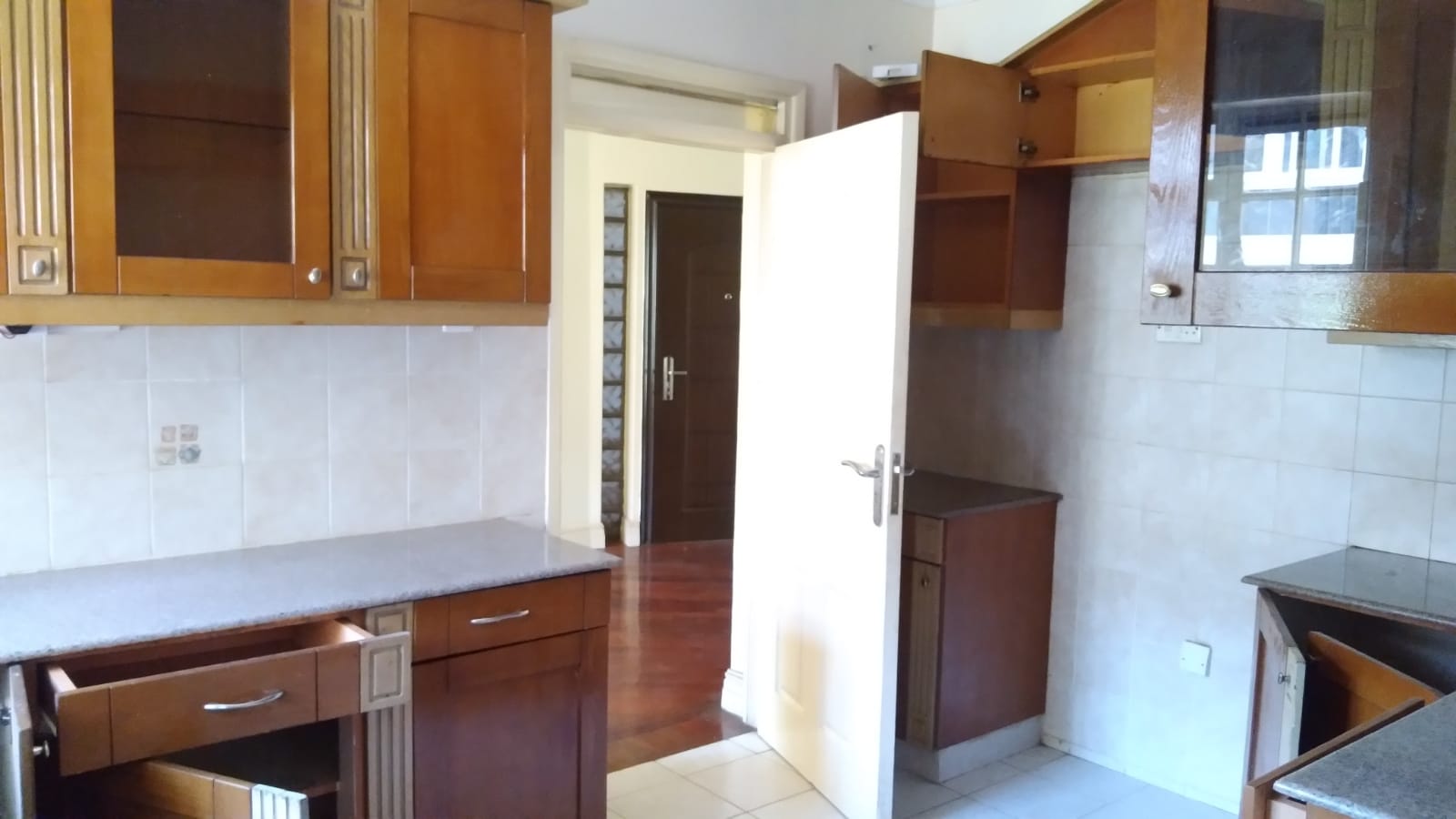 Unfurnished 3 Bedroom Apartment in Kilimani