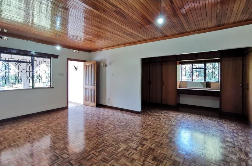 6 Bedroom House in Nyari